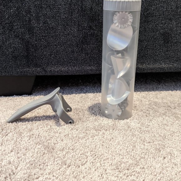 Pampered Chef Rolling Cookie Cutter - Picture 7 of 7